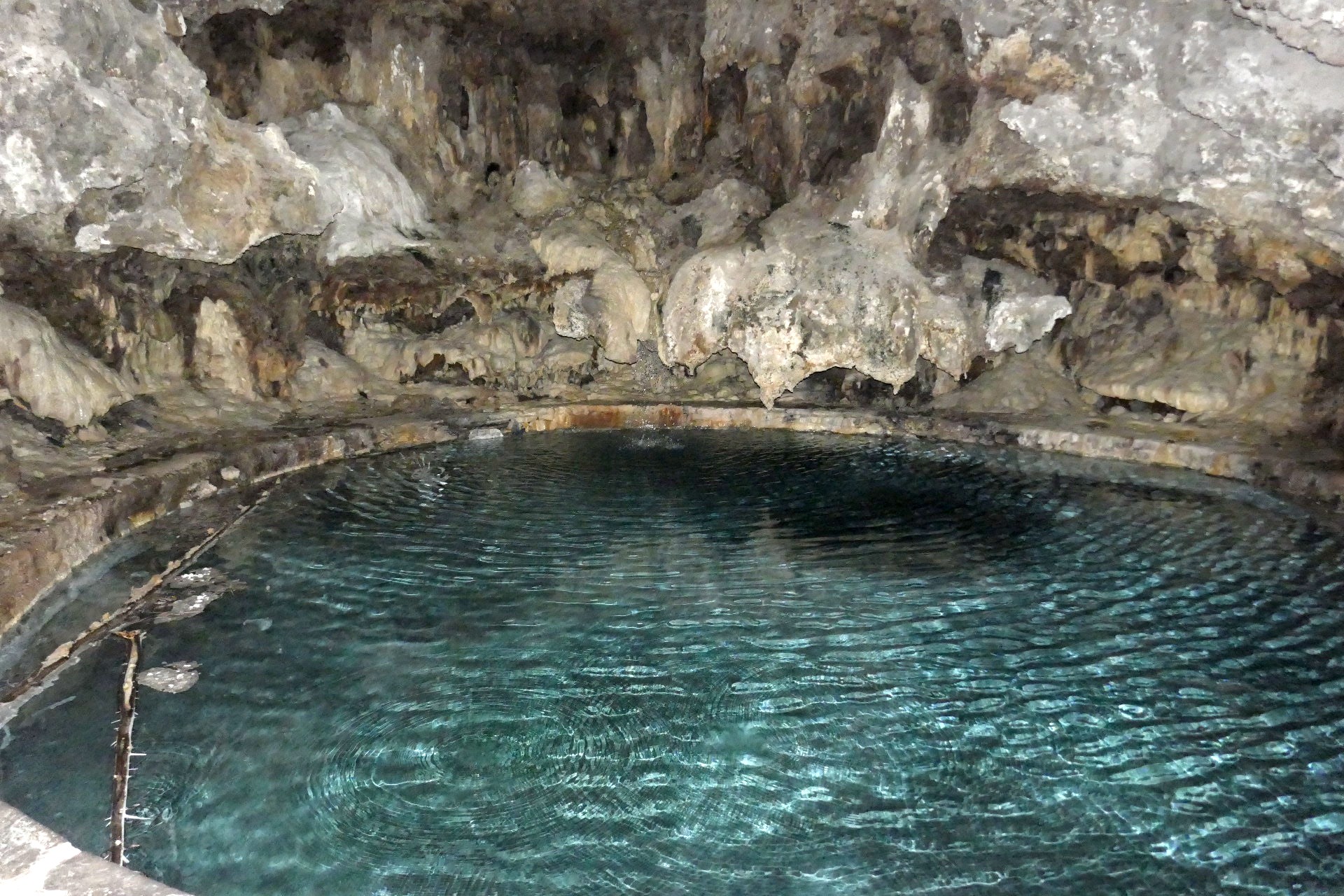 Source thermale Basin Cave